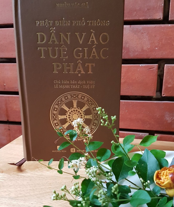 Văn học Phật giáo - Đọc “Phật Điển Phổ Thông: Dẫn Vào Tuệ Giác Phật”